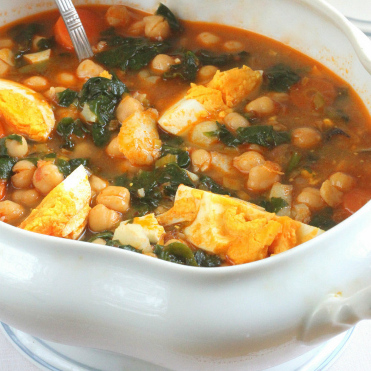 Caldo de Bacalao con Garbanzos y Espinacas